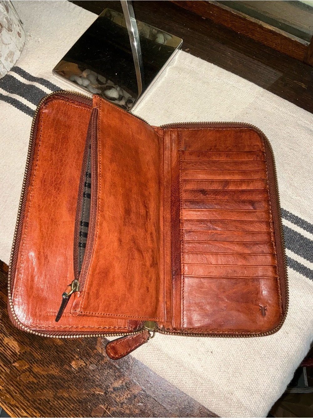 Rare Frye Logan Leather Large Travel Passport Wallet Cognac Brown Retail $198 - Picture 9 of 16